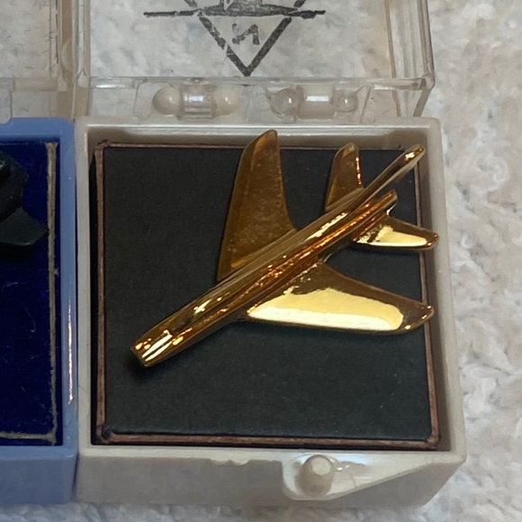 3 Vintage National Aeronautical Association Jet Pins. - Picture 8 of 8
